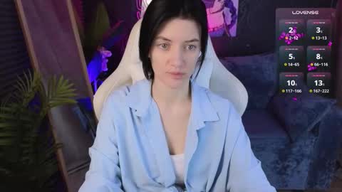 Snapshot of roxy_riot_ chatting on November 18, 1:22 am roxy_riot_ online show from November 18, 1:22 am