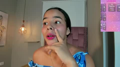 roxy_stone1 online show from April 24, 5:26 pm