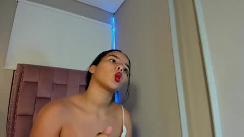 Snapshot of roxy_stone1 chatting on May 15, 7:10 pm roxy_stone1 online show from May 15, 7:10 pm