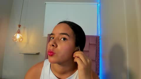 Snapshot of roxy_stone1 chatting on May 19, 7:31 pm roxy_stone1 online show from May 19, 7:31 pm