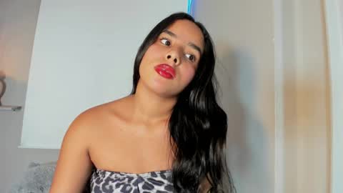 Snapshot of roxy_stone1 chatting on June 5, 7:08 pm roxy_stone1 online show from June 5, 7:08 pm