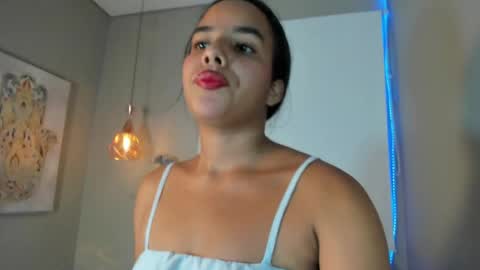 Snapshot of roxy_stone1 chatting on June 6, 6:56 pm roxy_stone1 online show from June 6, 6:56 pm