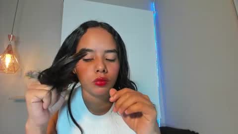Snapshot of roxy_stone1 chatting on June 10, 7:13 pm roxy_stone1 online show from June 10, 7:13 pm