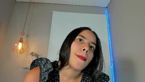 Snapshot of roxy_stone1 chatting on June 13, 7:12 pm roxy_stone1 online show from June 13, 7:12 pm