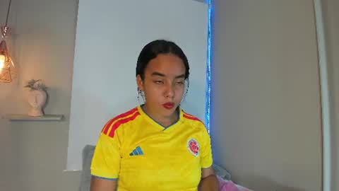 Snapshot of roxy_stone1 chatting on June 17, 7:15 pm roxy_stone1 online show from June 17, 7:15 pm