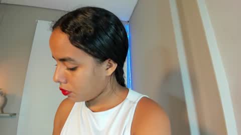 Snapshot of roxy_stone1 chatting on June 19, 7:06 pm roxy_stone1 online show from June 19, 7:06 pm