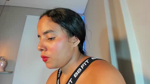 Snapshot of roxy_stone1 chatting on June 20, 7:27 pm roxy_stone1 online show from June 20, 7:27 pm
