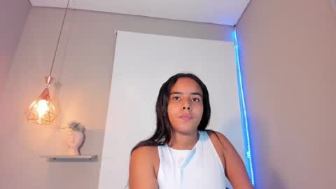 Snapshot of roxy_stone1 chatting on June 29, 7:25 pm roxy_stone1 online show from June 29, 7:25 pm