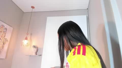 Snapshot of roxy_stone1 chatting on July 7, 7:18 pm roxy_stone1 online show from July 7, 7:18 pm