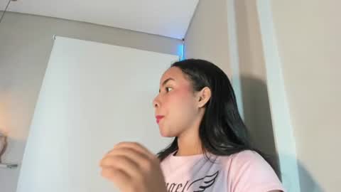 Snapshot of roxy_stone1 chatting on July 8, 7:07 pm roxy_stone1 online show from July 8, 7:07 pm