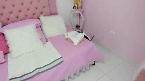Snapshot of roxy_swt7 chatting on May 25, 3:56 am roxy_swt7 online show from May 25, 3:56 am