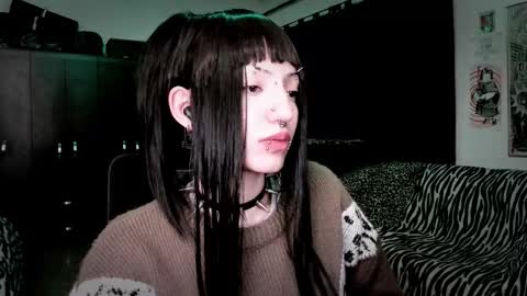 Roxy Independient model Help me to reach 50 thumbs up online show from March 3, 1:23 am