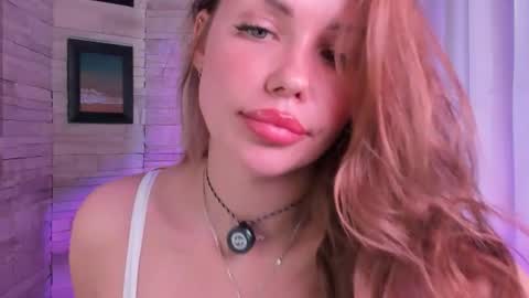 Roxy follow me online show from June 28, 12:44 pm