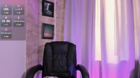 Roxy follow me online show from July 12, 4:31 pm