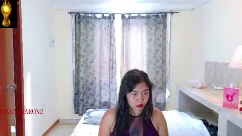 Snapshot of roxyandaron2 chatting on June 21, 1:13 pm RoxyAron online show from June 21, 1:13 pm