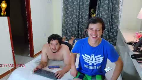 Snapshot of roxyandaron2 chatting on June 22, 11:46 pm RoxyAron online show from June 22, 11:46 pm