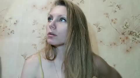 roxyfox18x01 online show from February 19, 8:05 pm