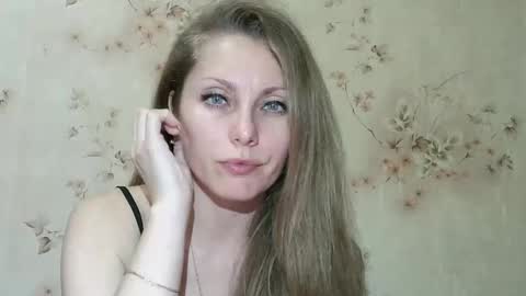 roxyfox18x01 online show from April 2, 7:22 pm