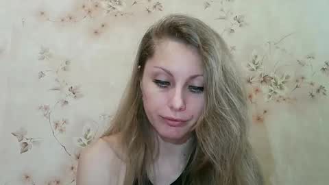 roxyfox18x01 online show from April 13, 6:41 am