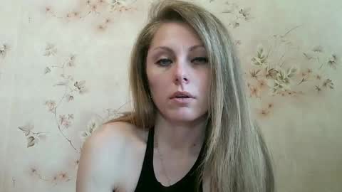 roxyfox18x01 online show from April 30, 7:58 am