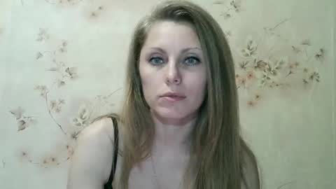 roxyfox18x01 online show from April 30, 8:15 pm