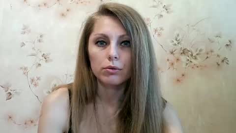 Snapshot of roxyfox18x01 chatting on May 4, 7:48 am roxyfox18x01 online show from May 4, 7:48 am