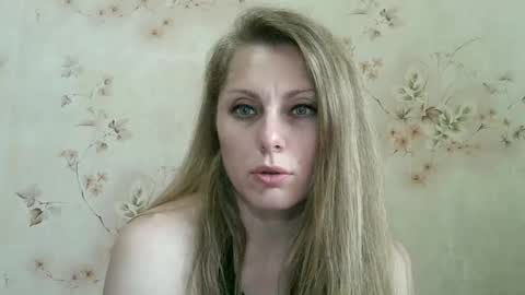 Snapshot of roxyfox18x01 chatting on May 13, 8:12 am roxyfox18x01 online show from May 13, 8:12 am