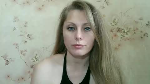 Snapshot of roxyfox18x01 chatting on May 18, 6:41 am roxyfox18x01 online show from May 18, 6:41 am