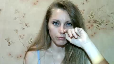 Snapshot of roxyfox18x01 chatting on May 21, 7:32 pm roxyfox18x01 online show from May 21, 7:32 pm
