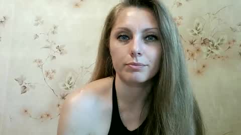 Snapshot of roxyfox18x01 chatting on May 22, 7:59 am roxyfox18x01 online show from May 22, 7:59 am