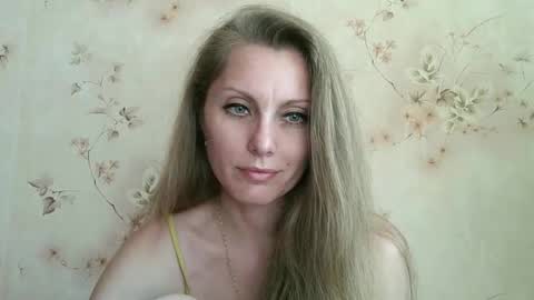 Snapshot of roxyfox18x01 chatting on May 23, 1:48 pm roxyfox18x01 online show from May 23, 1:48 pm