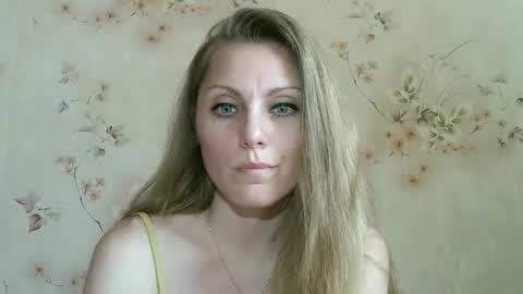 Snapshot of roxyfox18x01 chatting on May 24, 1:05 pm roxyfox18x01 online show from May 24, 1:05 pm
