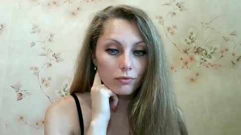 Snapshot of roxyfox18x01 chatting on May 26, 8:10 am roxyfox18x01 online show from May 26, 8:10 am