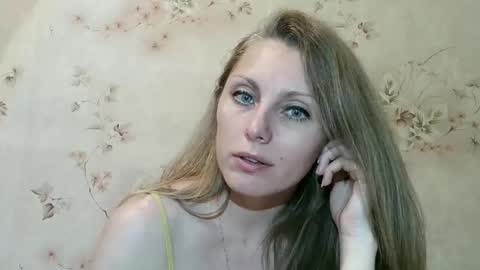 Snapshot of roxyfox18x01 chatting on May 31, 7:26 pm roxyfox18x01 online show from May 31, 7:26 pm