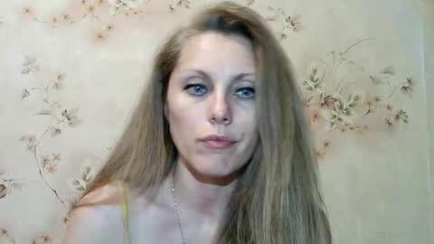 Snapshot of roxyfox18x01 chatting on June 9, 7:36 pm roxyfox18x01 online show from June 9, 7:36 pm