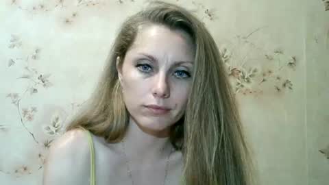 Snapshot of roxyfox18x01 chatting on June 15, 8:00 pm roxyfox18x01 online show from June 15, 8:00 pm