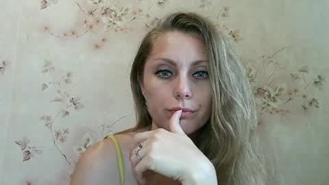 roxyfox18x01 online show from July 12, 8:38 am