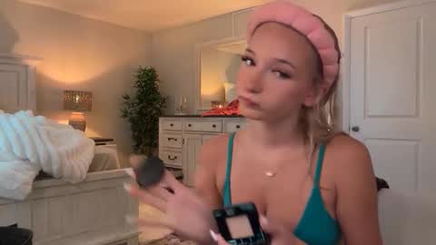 Roxy Rain online show from November 28, 3:25 pm