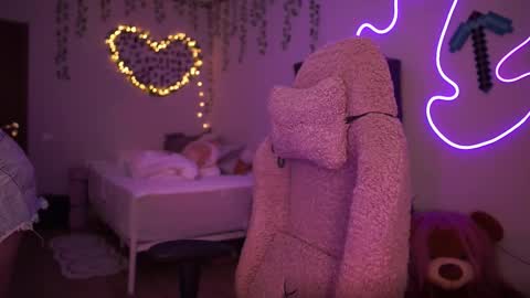 roxysuh online show from October 3, 8:11 am