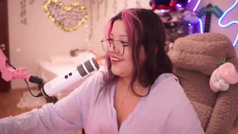 roxysuh online show from October 18, 7:42 am