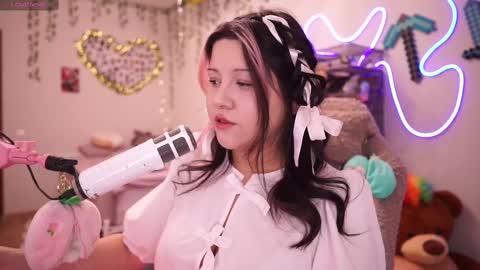 roxysuh online show from November 17, 7:14 am