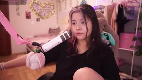 roxysuh online show from December 1, 7:46 am