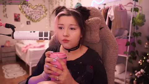 roxysuh online show from February 2, 7:18 am