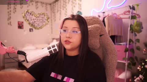 roxysuh online show from February 5, 7:24 am