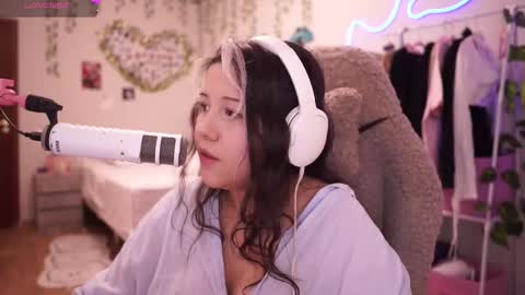 roxysuh online show from March 7, 8:33 am