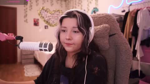 roxysuh online show from March 16, 7:12 am