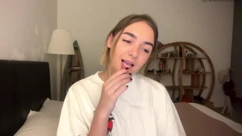 Snapshot of roxysweetdream chatting on May 12, 3:09 pm Roxy online show from May 12, 3:09 pm