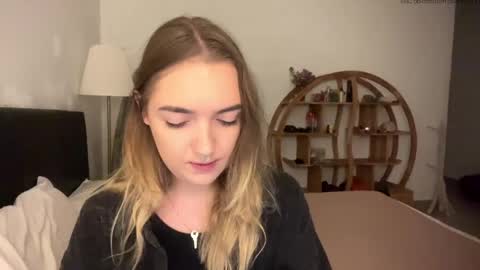 Snapshot of roxysweetdream chatting on May 14, 3:08 pm Roxy online show from May 14, 3:08 pm