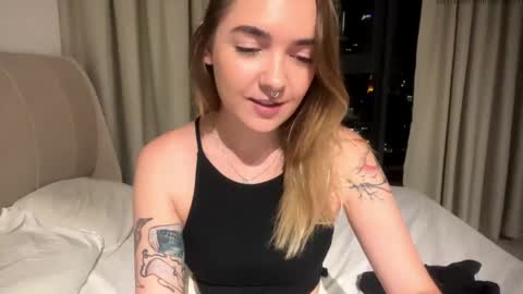Snapshot of roxysweetdream chatting on May 20, 2:45 pm Roxy online show from May 20, 2:45 pm