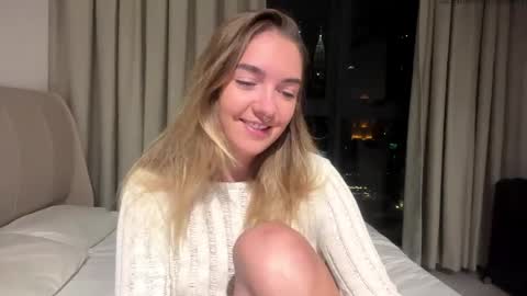 Snapshot of roxysweetdream chatting on May 25, 2:45 pm Roxy online show from May 25, 2:45 pm